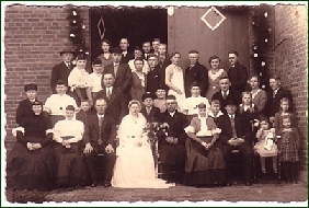 Hochzeit im vorigen Jahrhundert und das Haushalten konnte beginnen ...