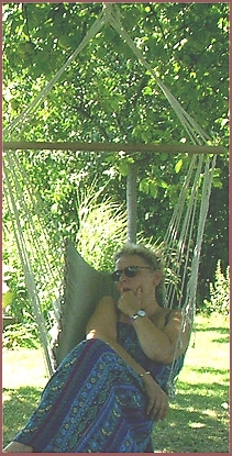 Birgid Hanke im Garten